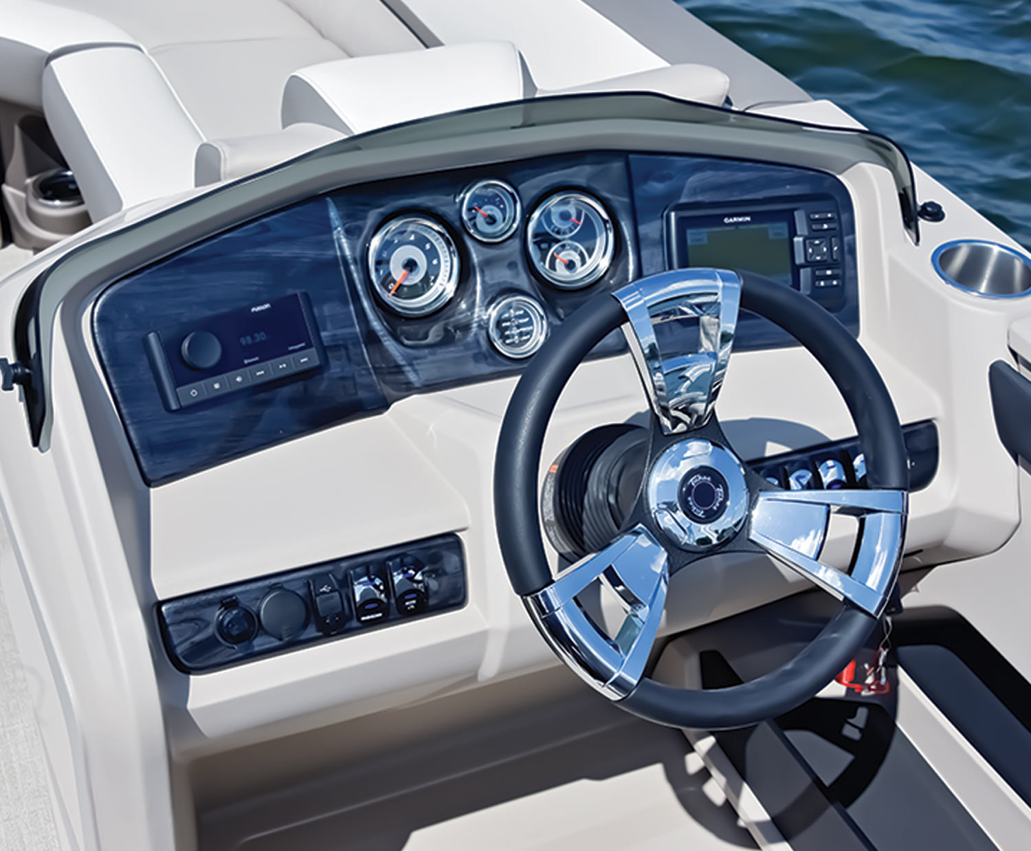 2485 Tahoe LTZ Versatile Rear Bench dashboard and steering wheel