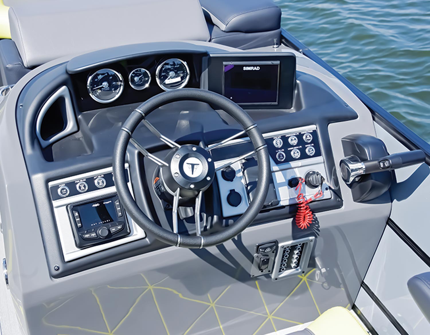 Trifecta 23 RF 3.0 dashboard and steering wheel