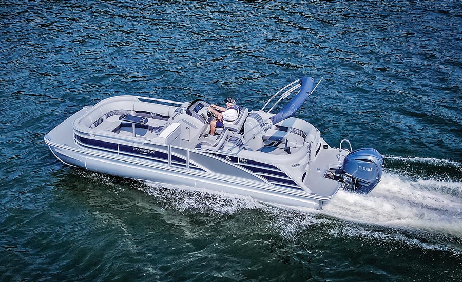 24 RTFB Fastback Bowrider