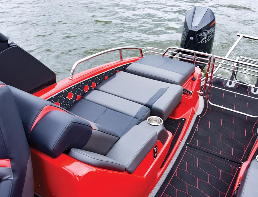 27 XT SRW Dual Engine rear reclining seat