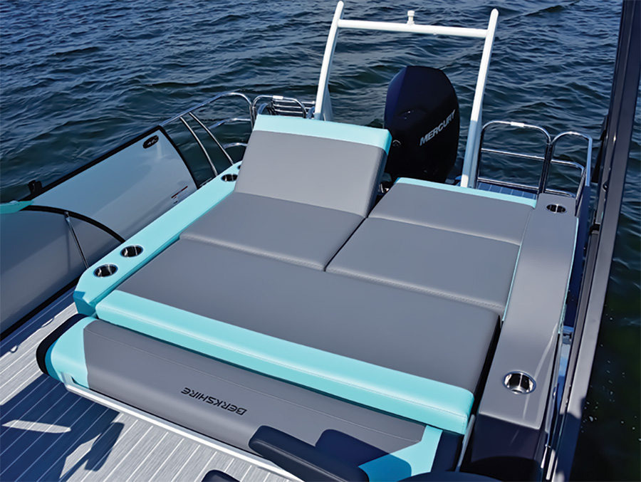 23 Ultimate Lounger STS 3.0 back seating