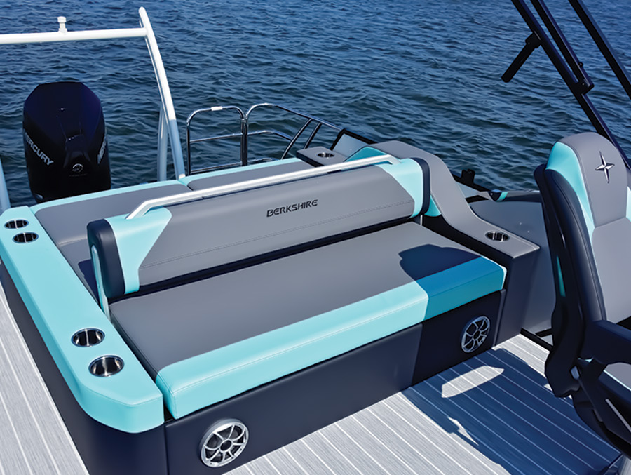 23 Ultimate Lounger STS 3.0 seating closeup
