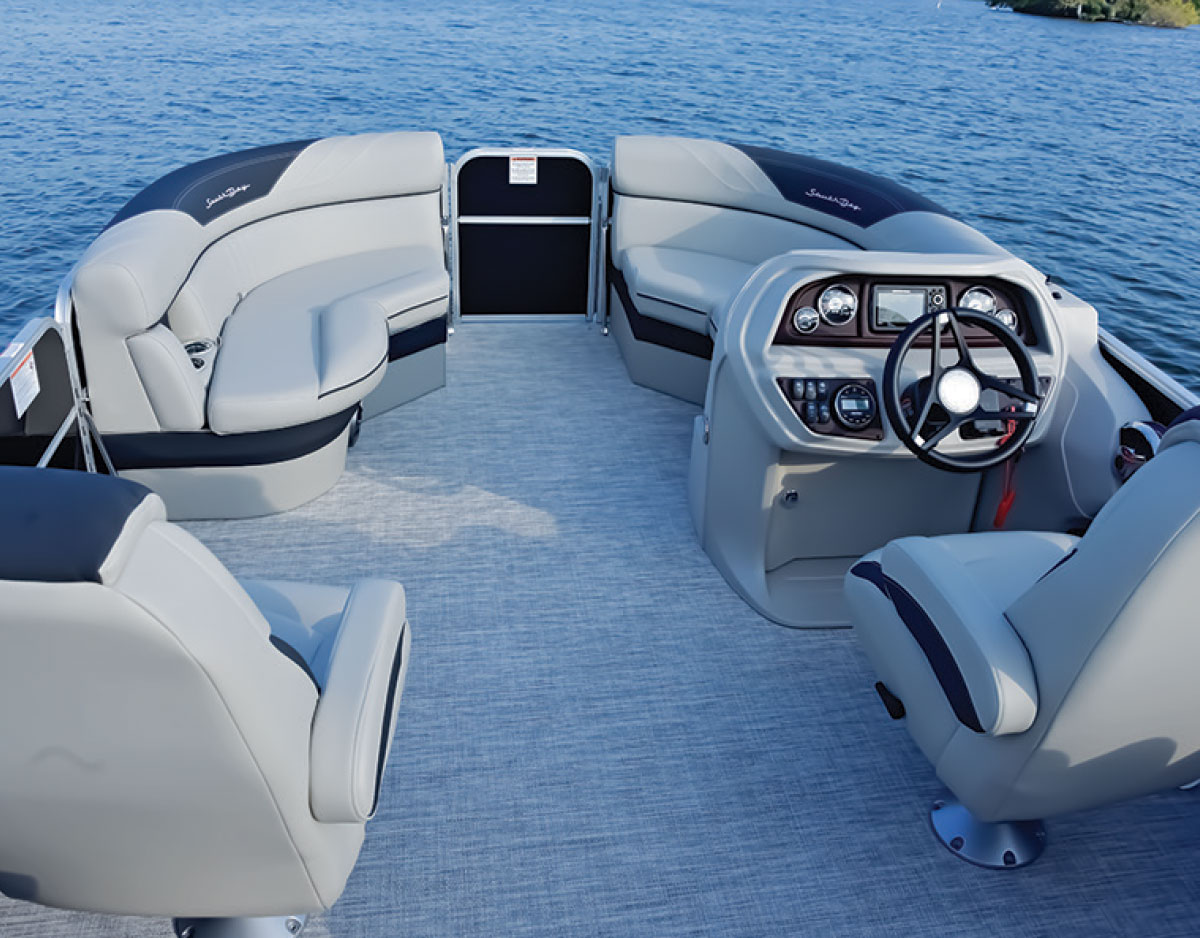 Inside of the - 222 RS LE 2.75 boat