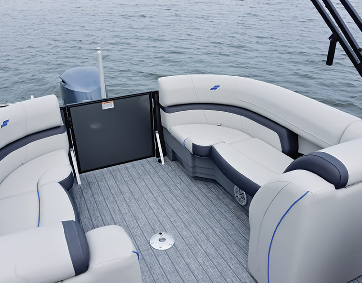 Leather seats from the Starcraft Marine EXS-5