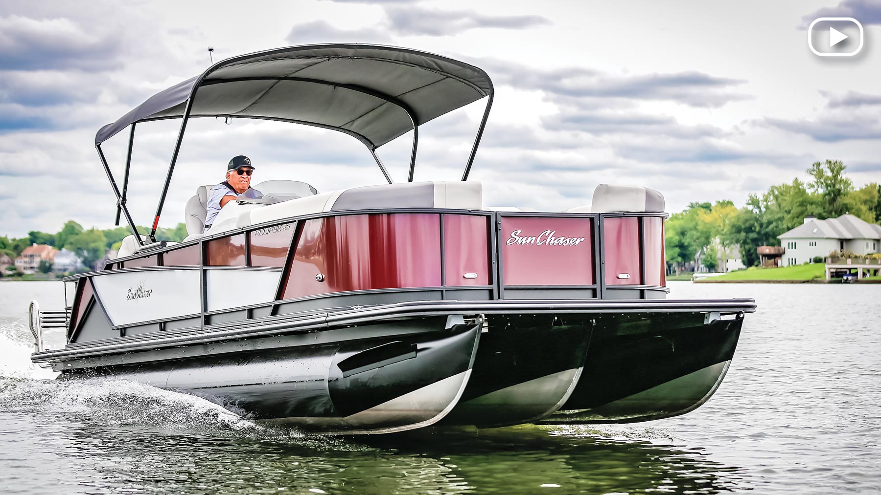 Eclipse 25 SBX in the water