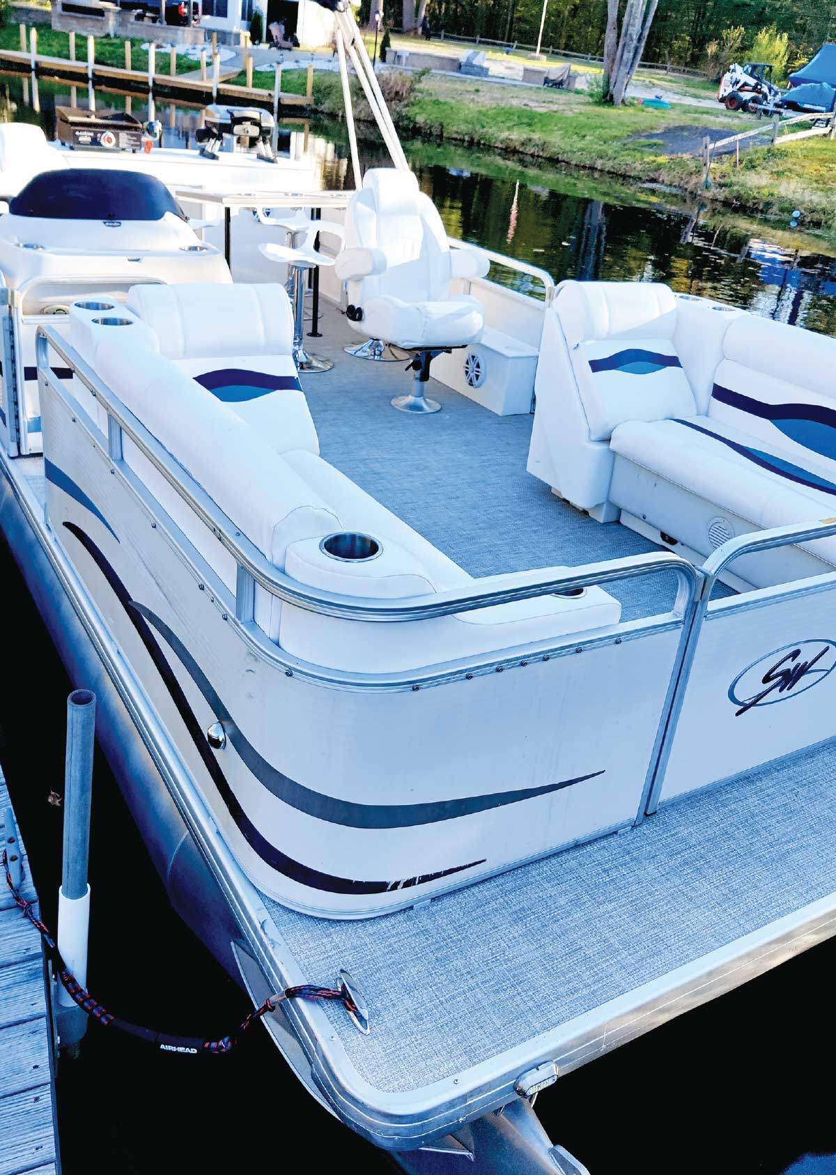 Pontoon seating