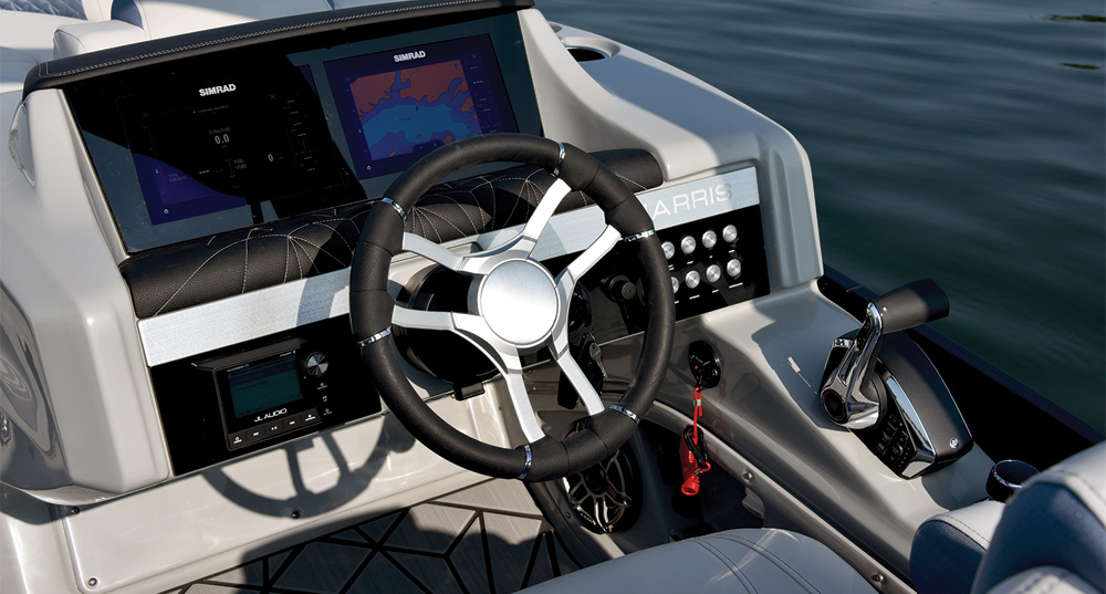 Harris Grand Mariner 230 helm