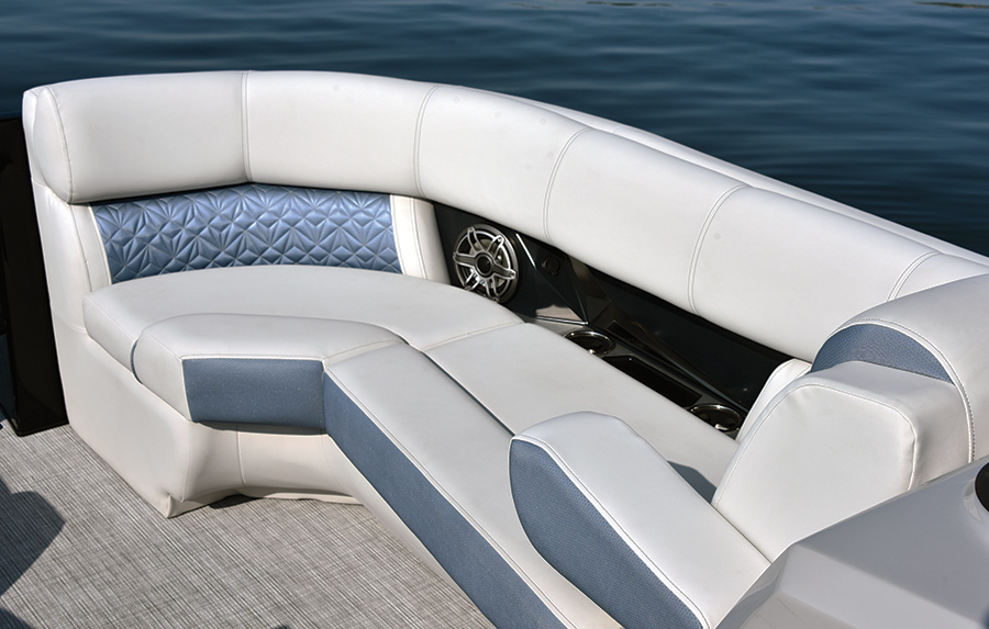 Harris Grand Mariner 230 seating