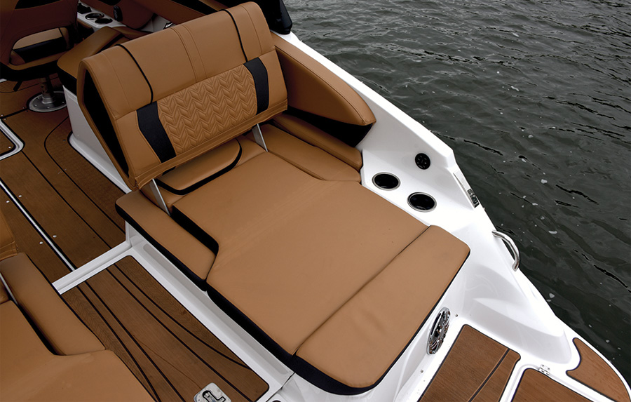 Hurricane SunDeck 2600 rumble seat