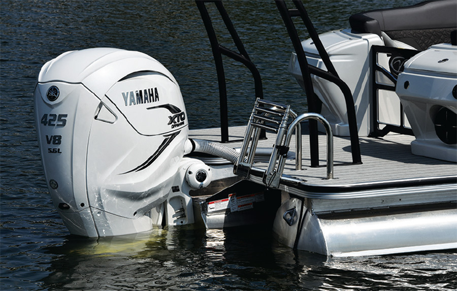 Exterior angle view of Veranda V One boat