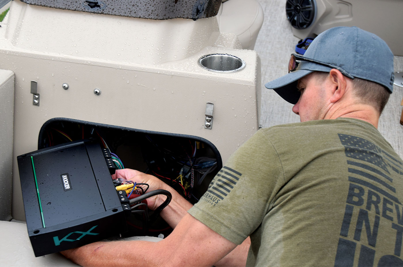 Placing amp into compartment