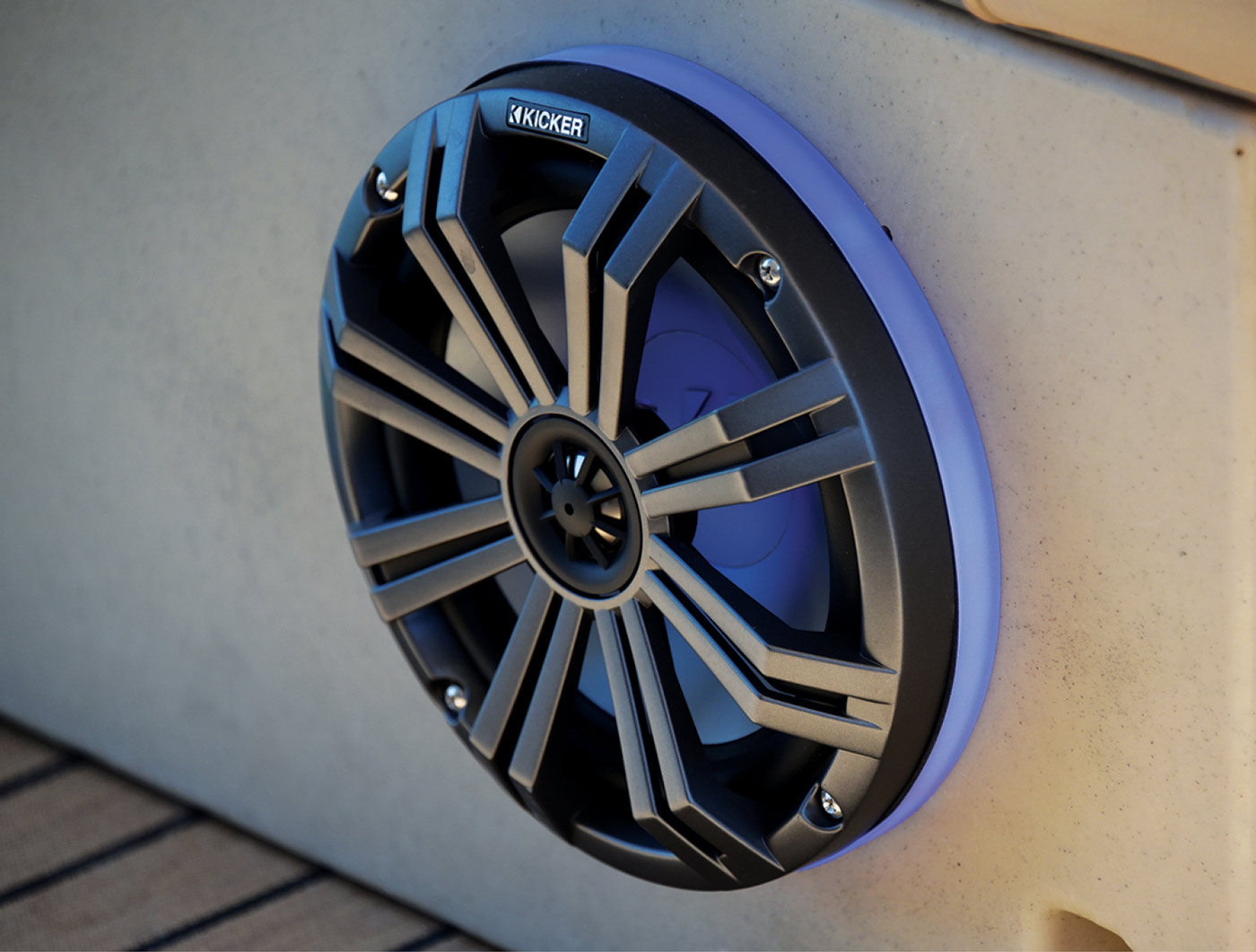 Installed speaker