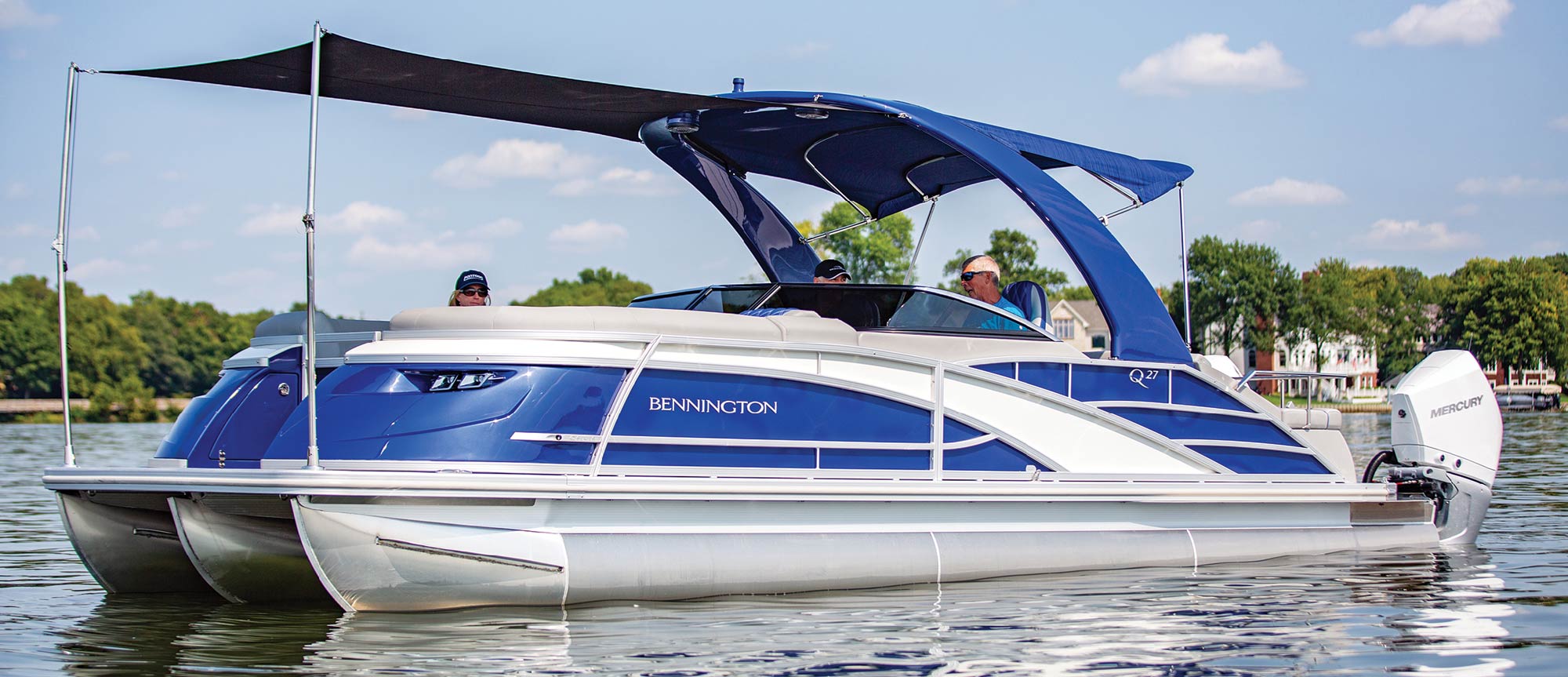 Blue Bennington 27 Q Swingback with sun shade extended