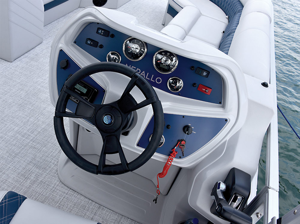 Nepallo pontoon's helm