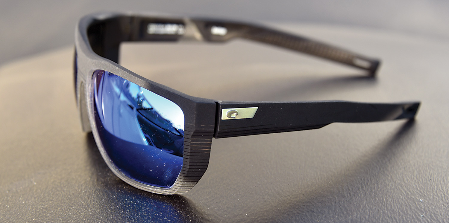 Side view of the Costa Del Mar Santiago Untangled Sunglasses (blue tinted inner frame and black outer frame) with the etched Costa logo
