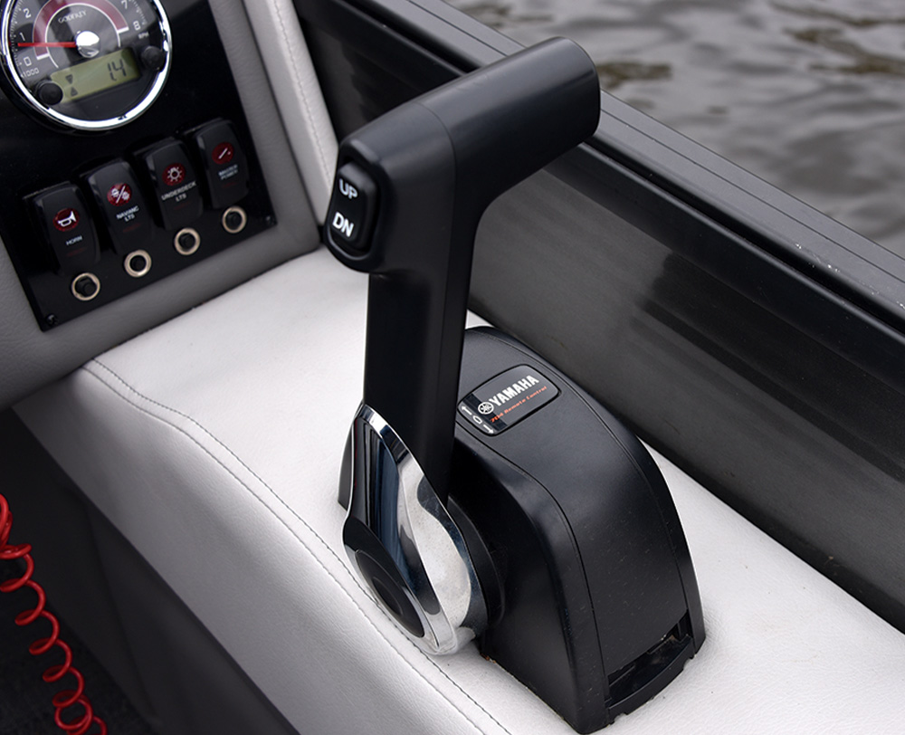 close up of the throttle on the Godfrey Mighty G series pontoon