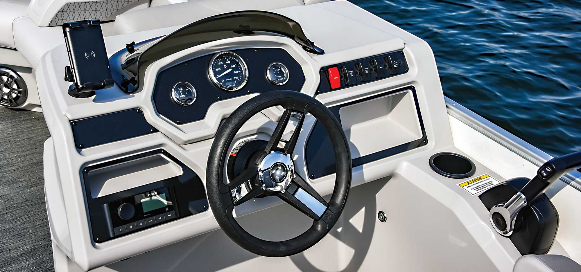 Godfrey Pontoons Xperience 2286 Split Bench steering wheel
