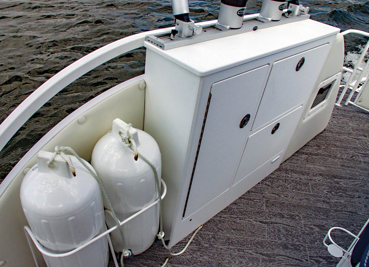 JC TriToon Marine SportAngler 26TT HTH fuel tank