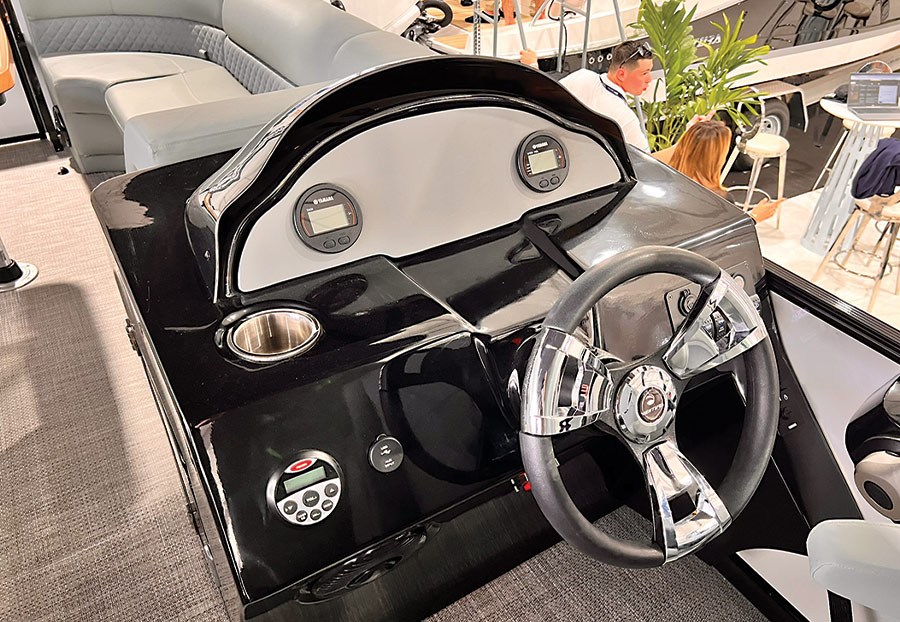 steering wheel of Ventura Texas Marine pontoon