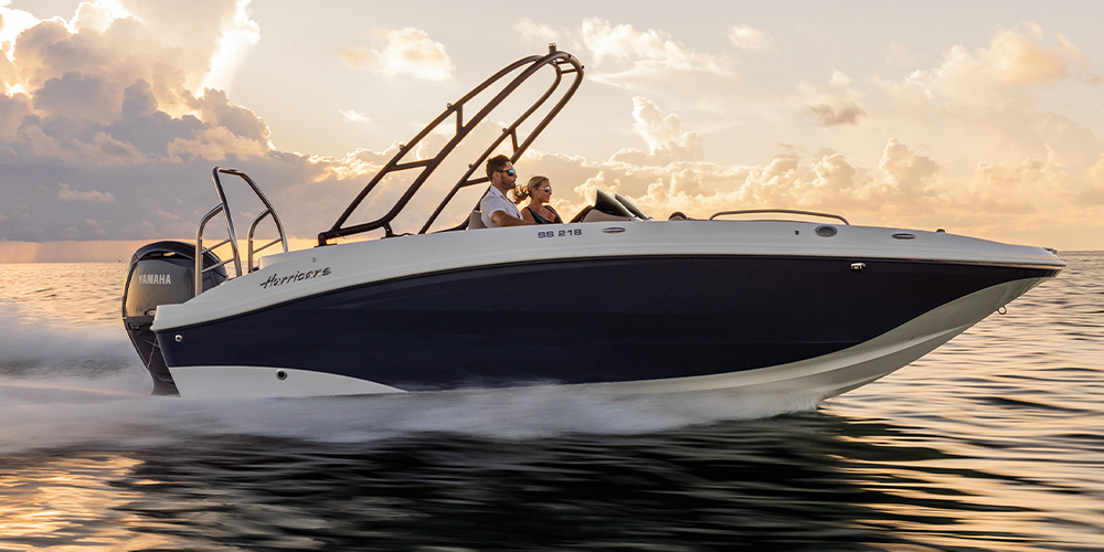 blue and white Hurricane Deck SunDeck 217 boat in the water
