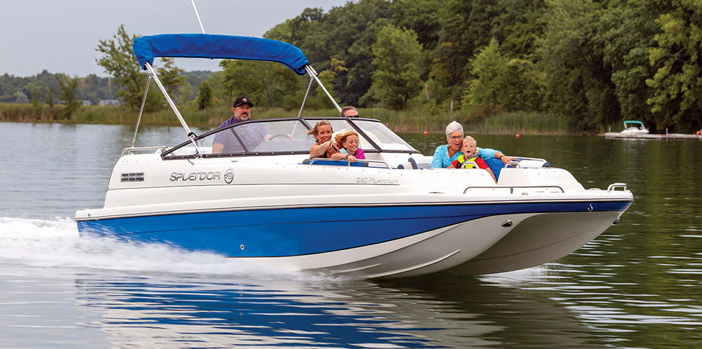 blue and white Splendor 240 Platinum boat in the water