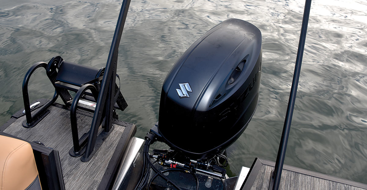 motor of a Viaggio Lago pontoon