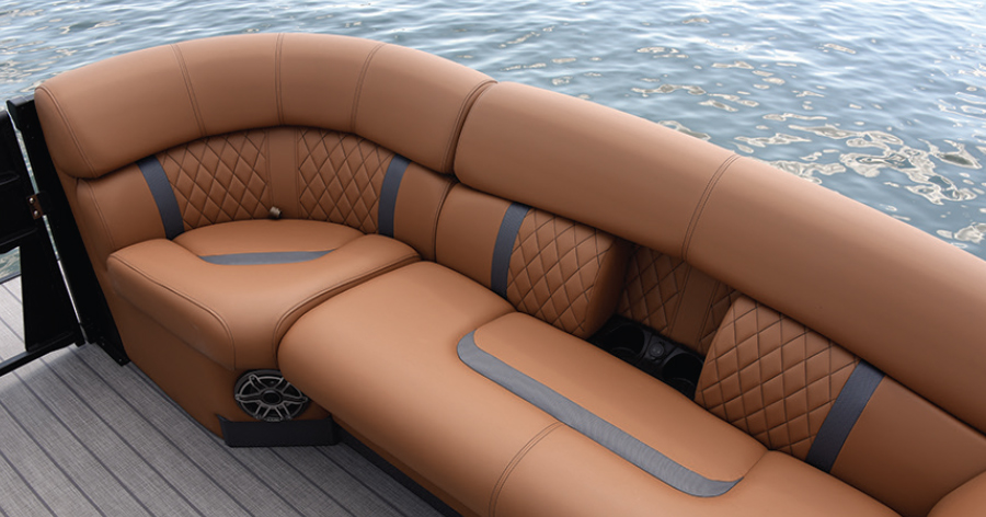 corner rounded seat on Starcraft RX 25 DL DC