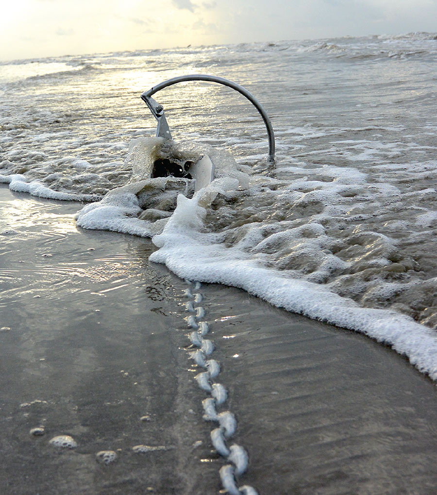 Mantus M1 Anchor in the water