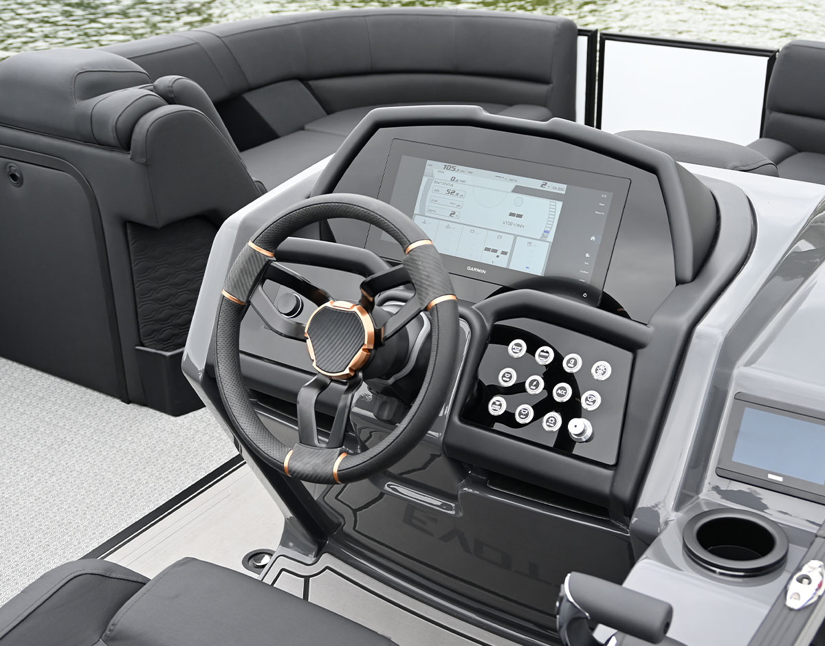 close view of the helm on an Evotti pontoon
