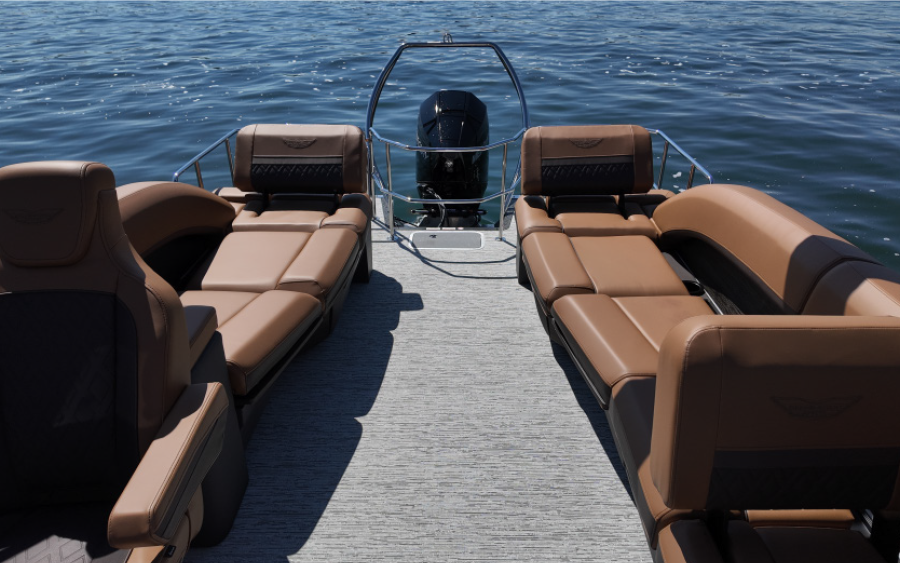 Bennington 24MSL pontoon motorboat vehicle's lounge seating couch area