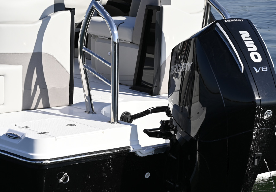 Mercury engine on Hurricane FunDeck 2360 QS