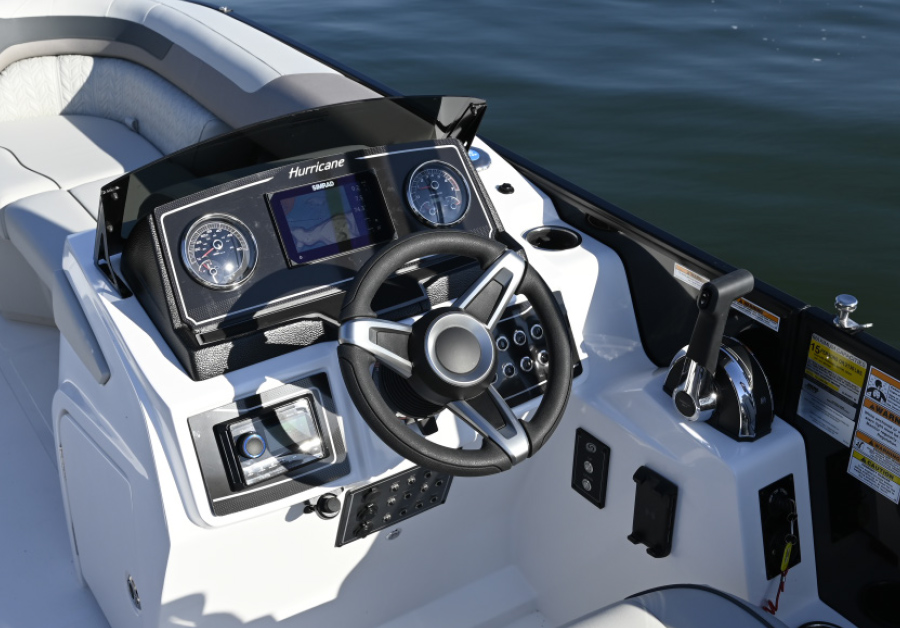 Hurricane FunDeck 2360 QS steering wheel