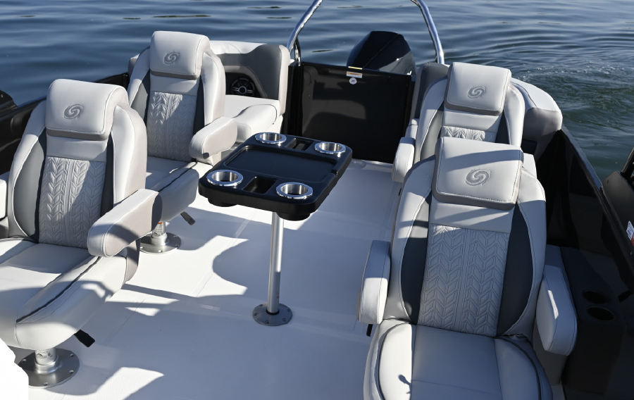 Hurricane FunDeck 2360 QS rear seats with cup holder tables in between