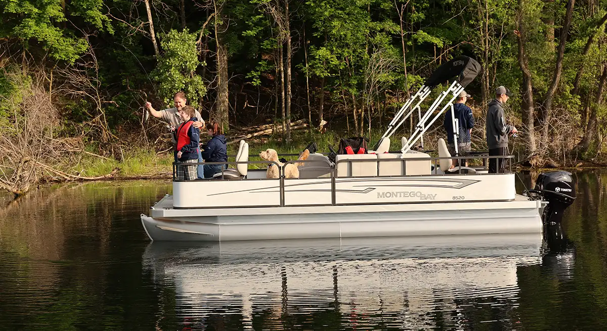 Montego Bay F8520-4PT pontoon in white